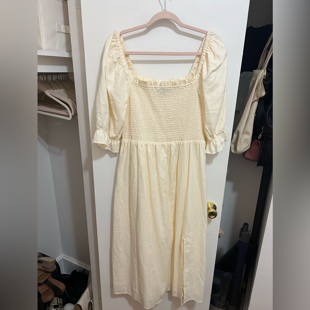 Cream gap dress with bell sleeves. Size large. Never worn.